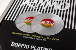 Realizzazione Disco Doppio Platino per la canzone "Ritmo"
