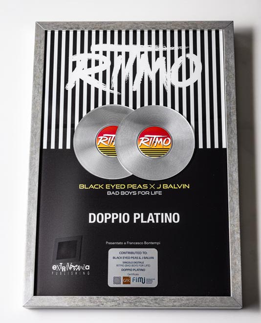Realizzazione Disco Doppio Platino per la canzone "Ritmo"
